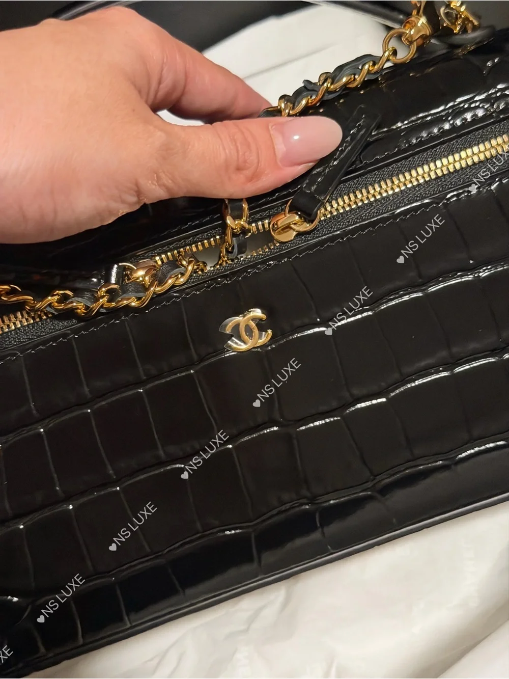 CHANEL Black Croc-Embossed Leather Shoulder Bag with Gold Chain